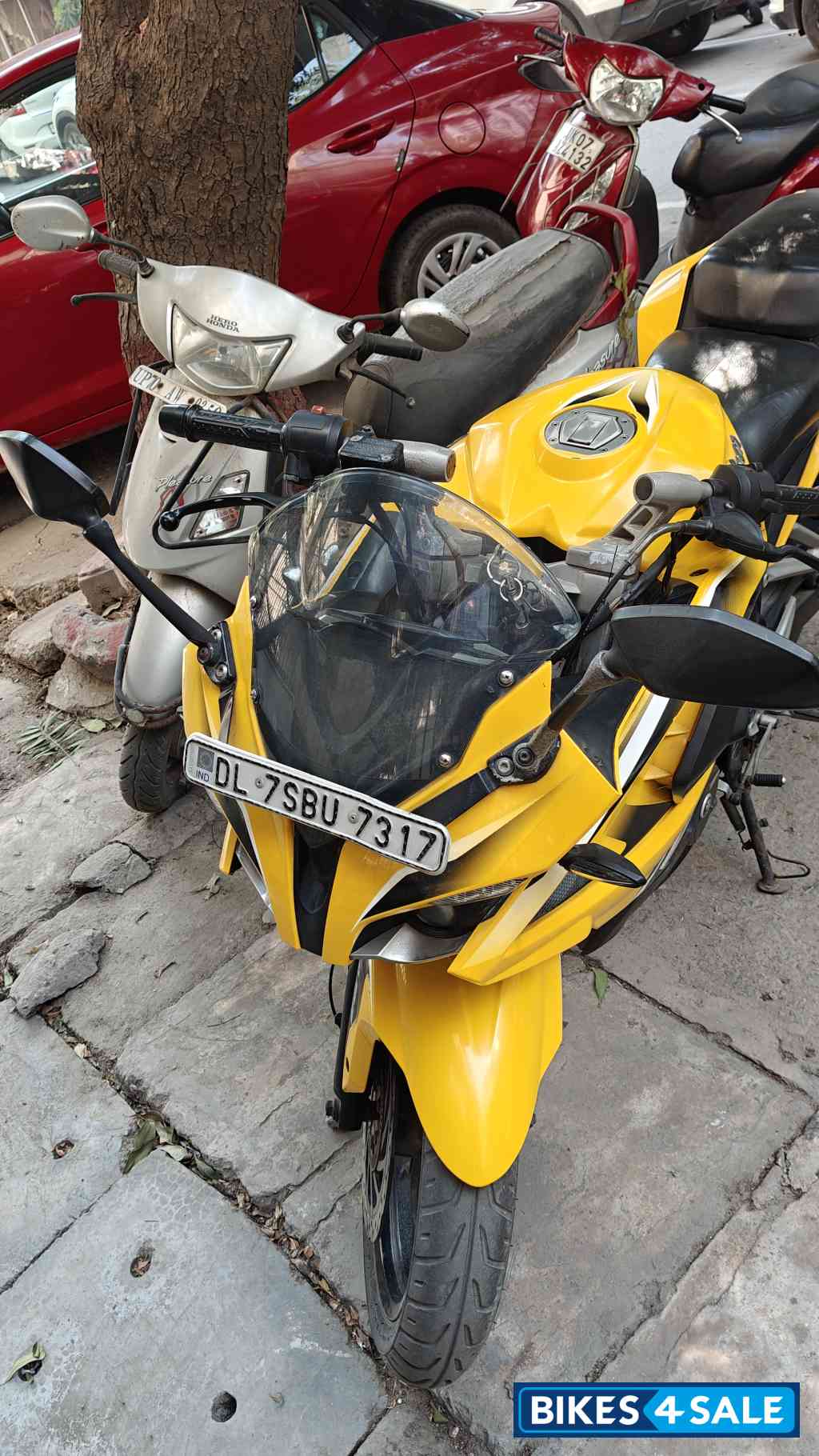 Bajaj Pulsar RS 200 ABS