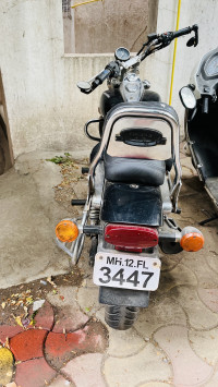 Black Bajaj Avenger 200 DTS-i