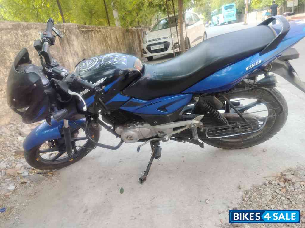 Blue Bajaj Pulsar 150