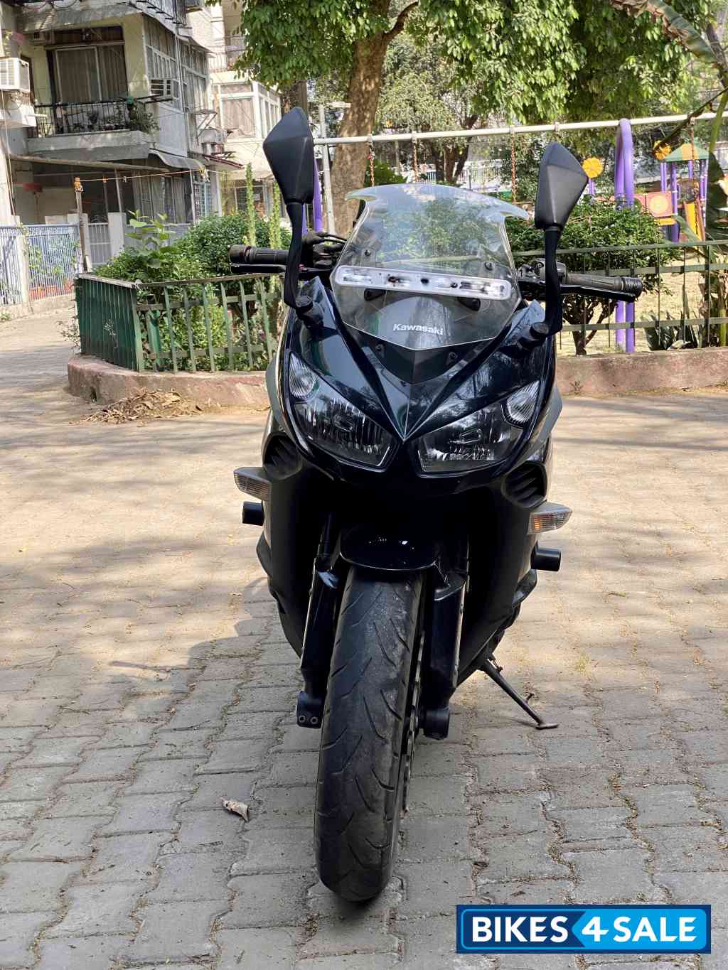 Black Kawasaki Ninja 1000