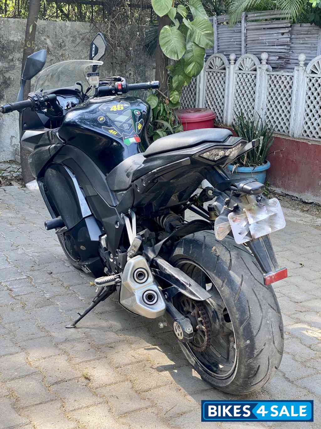 Black Kawasaki Ninja 1000