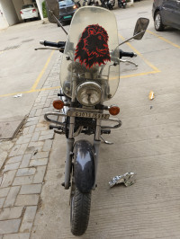 Black Bajaj Avenger 220 DTS-i