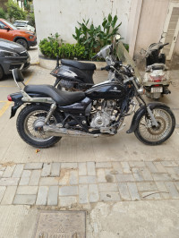 Black Bajaj Avenger 220 DTS-i