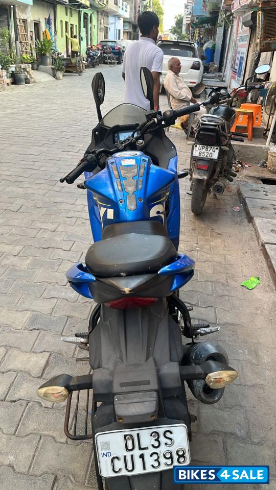 Blue Suzuki Gixxer SF