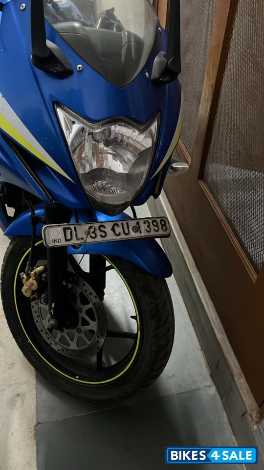 Blue Suzuki Gixxer SF
