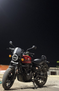 Royal Red Royal Enfield Hunter 350 Metro