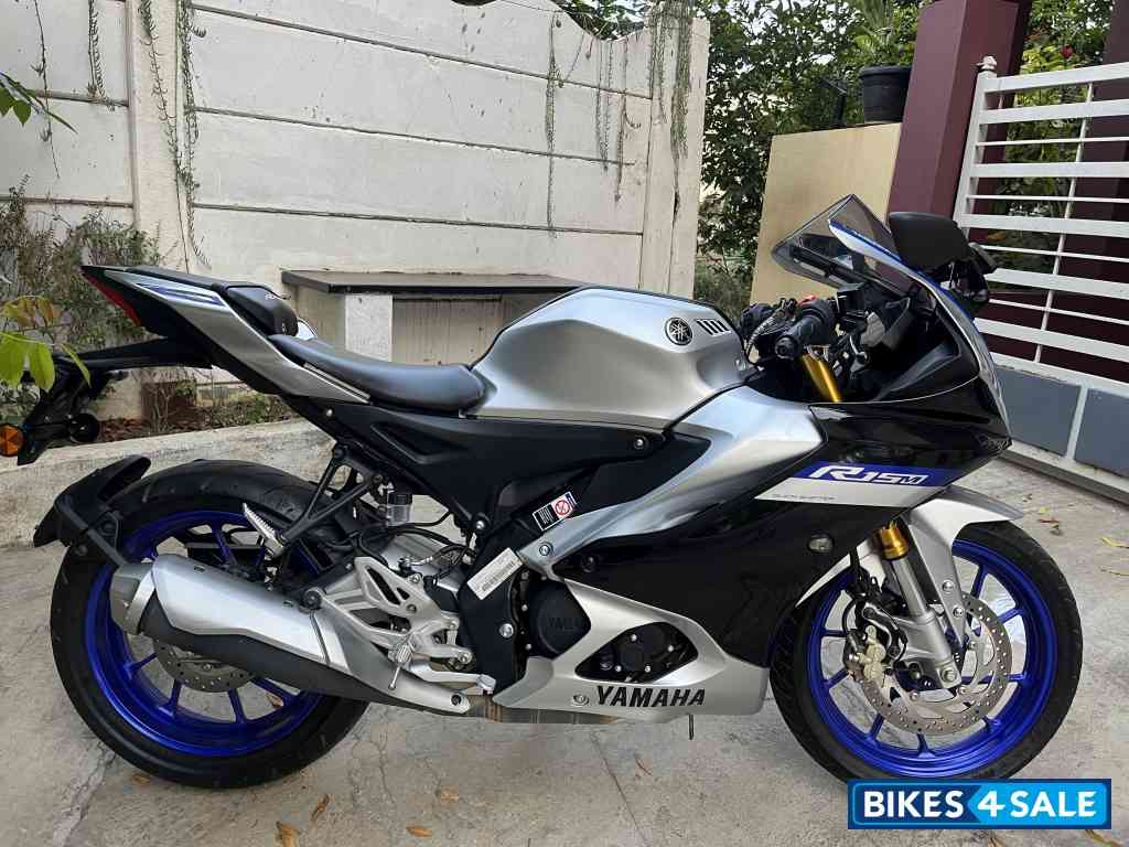 Grey Yamaha R15M