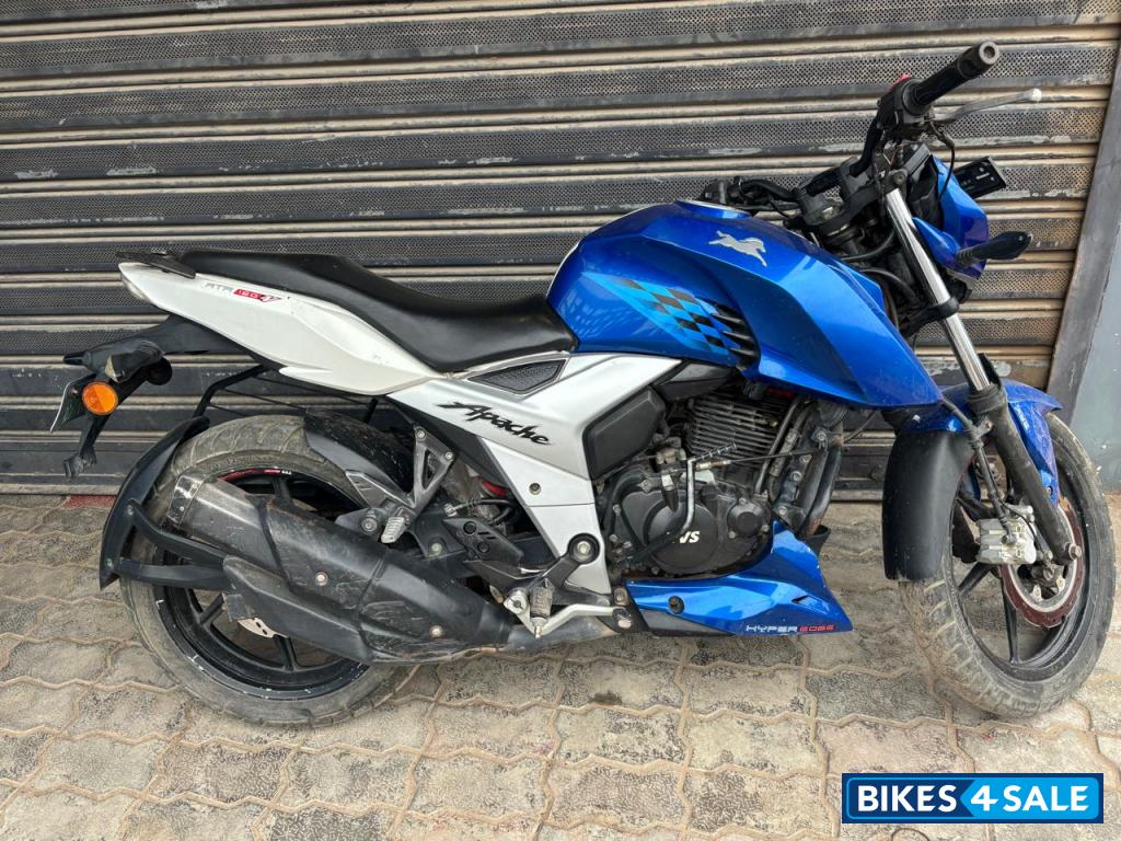 Blue TVS Apache RTR 160 4V