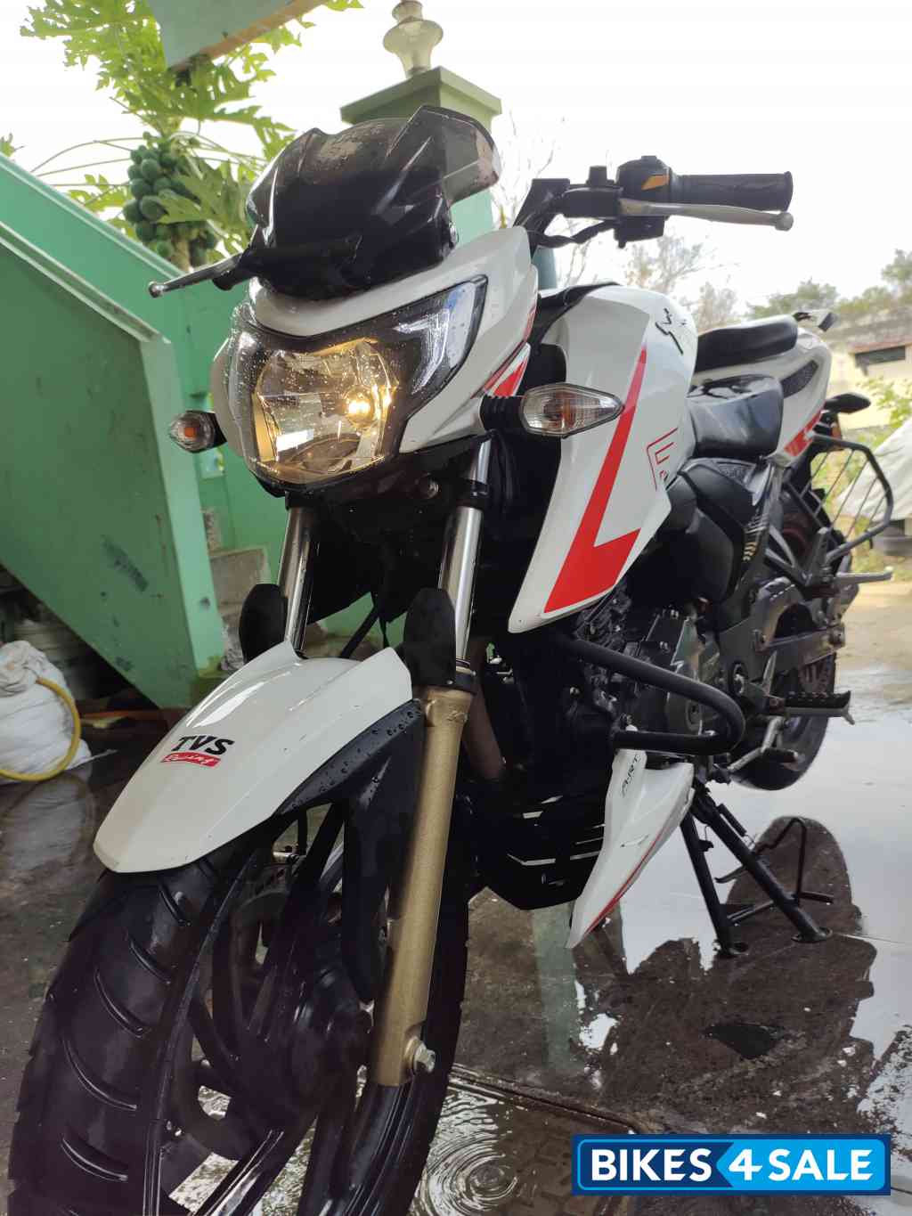 TVS Apache RTR 200 Fi 4V Race Edition 2.0
