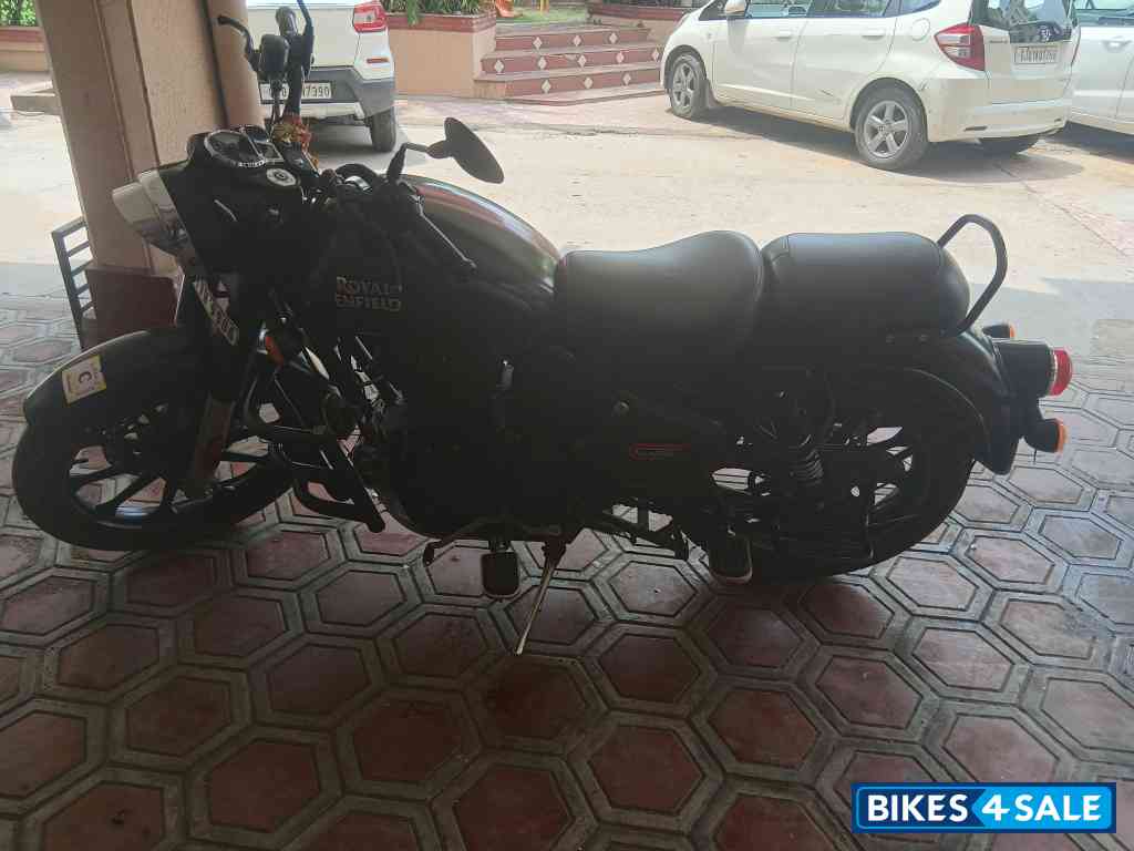 Royal Enfield Classic Stealth Black