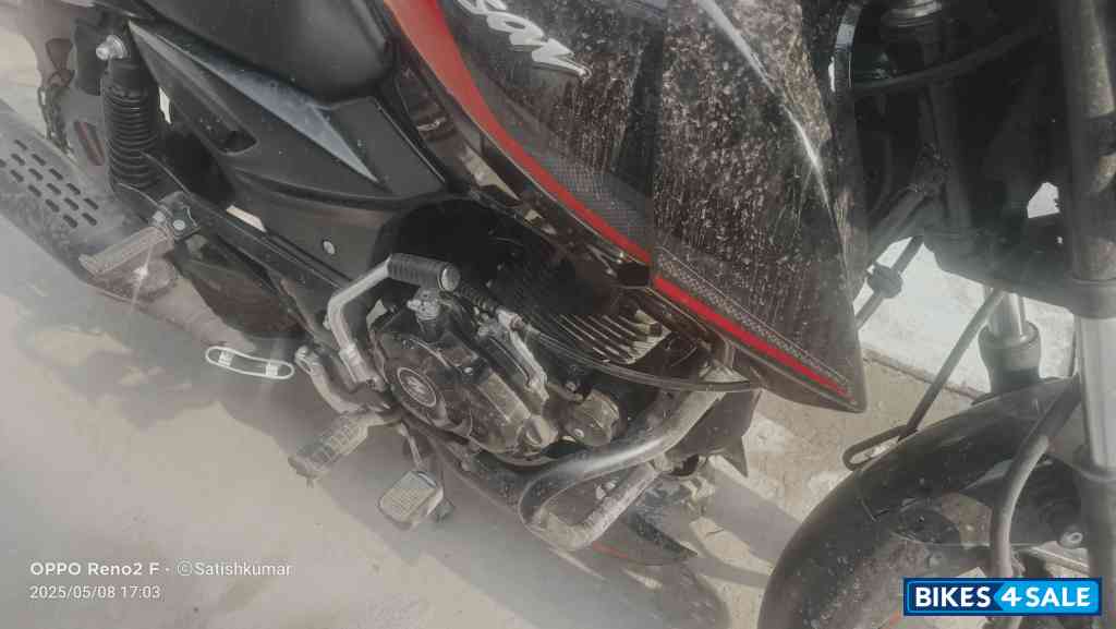 Bajaj Pulsar 125 Carbon Fibre Disc Single Seat