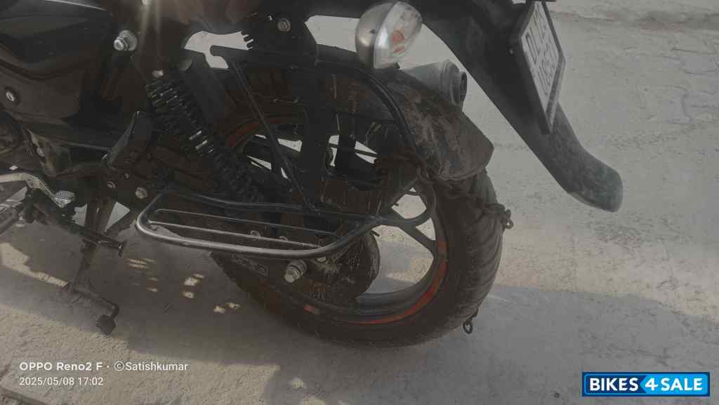 Bajaj Pulsar 125 Carbon Fibre Disc Single Seat