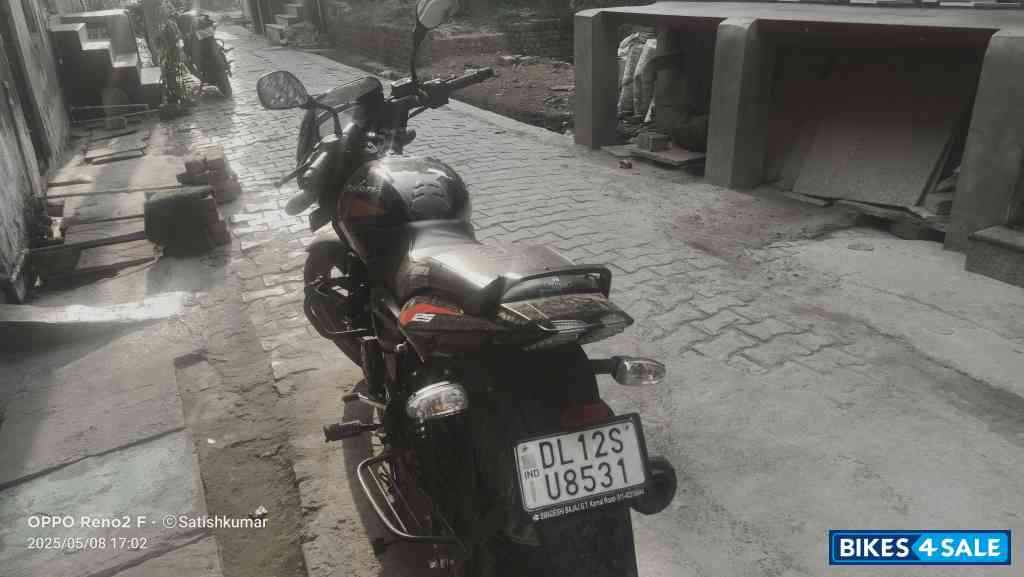 Bajaj Pulsar 125 Carbon Fibre Disc Single Seat