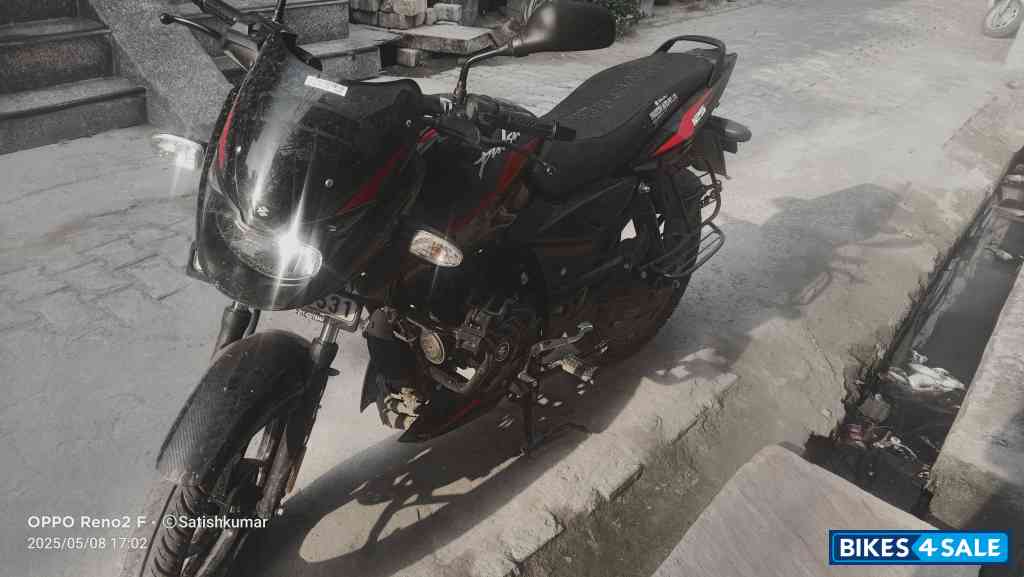 Bajaj Pulsar 125 Carbon Fibre Disc Single Seat
