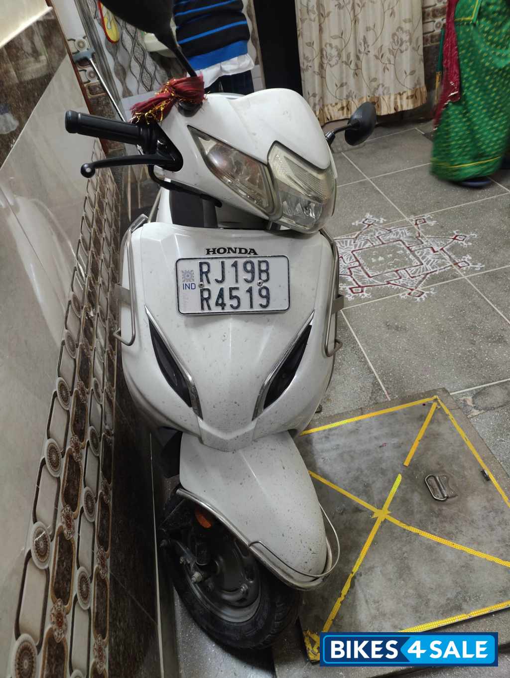 White Honda Activa 5G