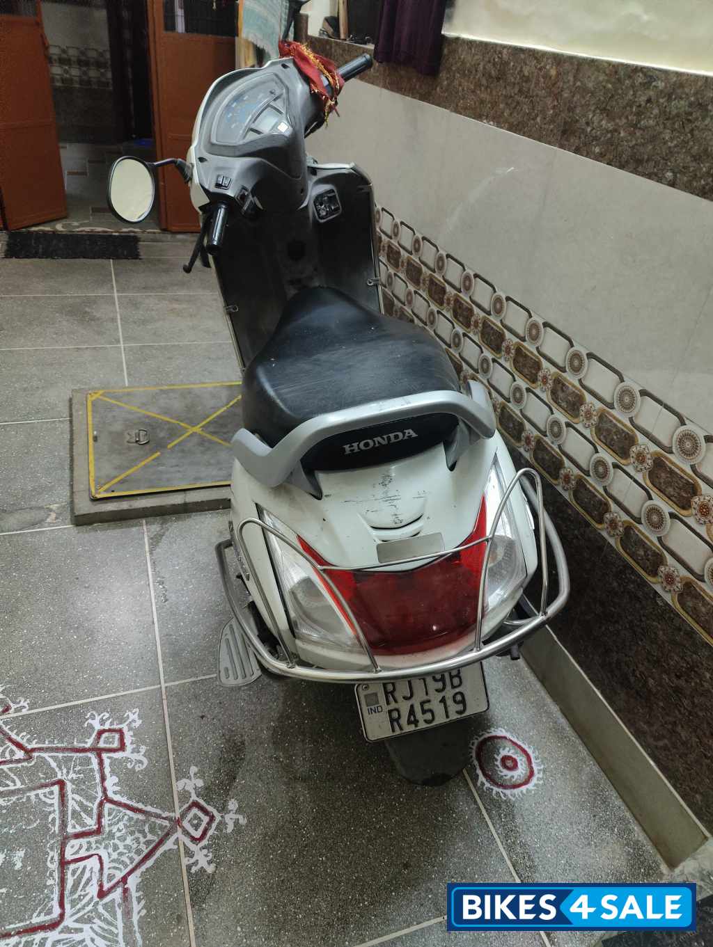White Honda Activa 5G