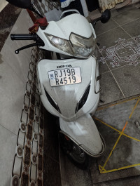 White Honda Activa 5G