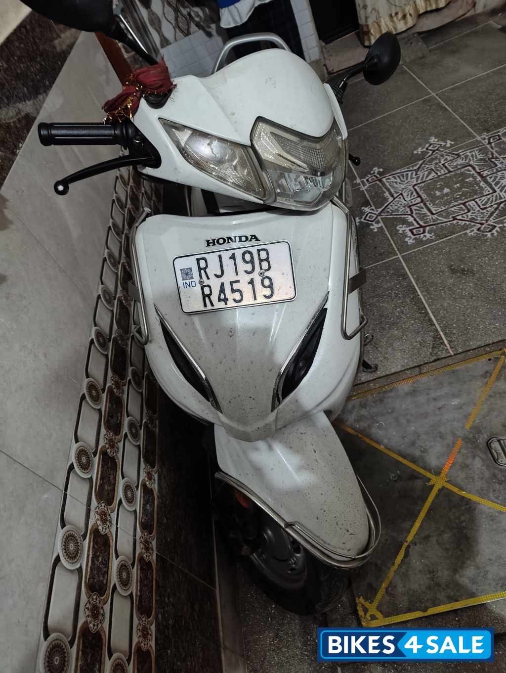 White Honda Activa 5G