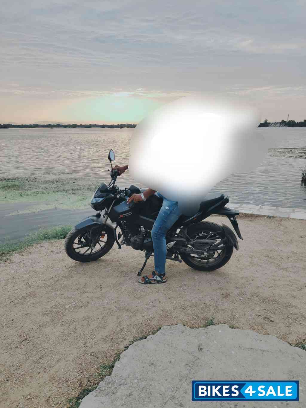 Black Hero Xtreme 160R Stealth Edition