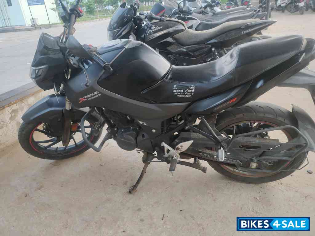 Black Hero Xtreme 160R Stealth Edition