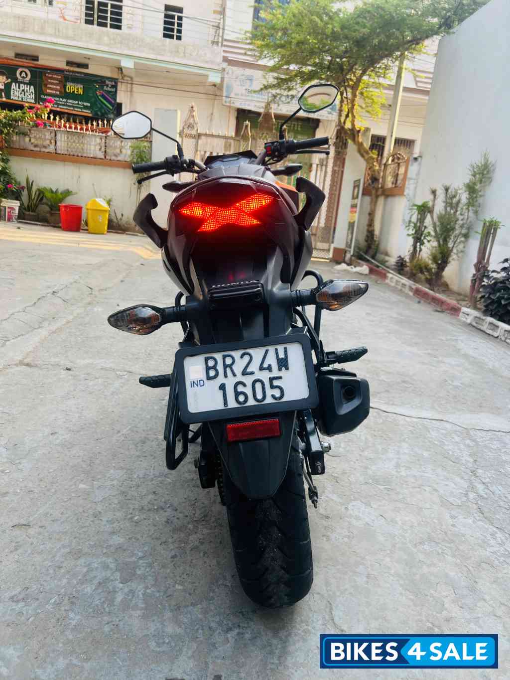 Honda CB Hornet 160R