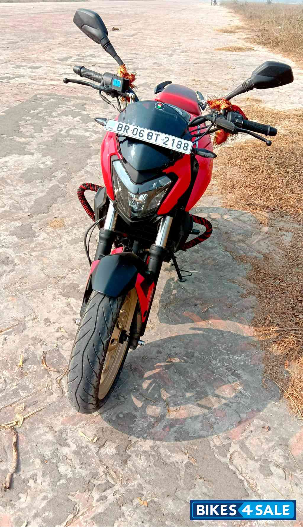 Red Bajaj Dominar 400 Disc
