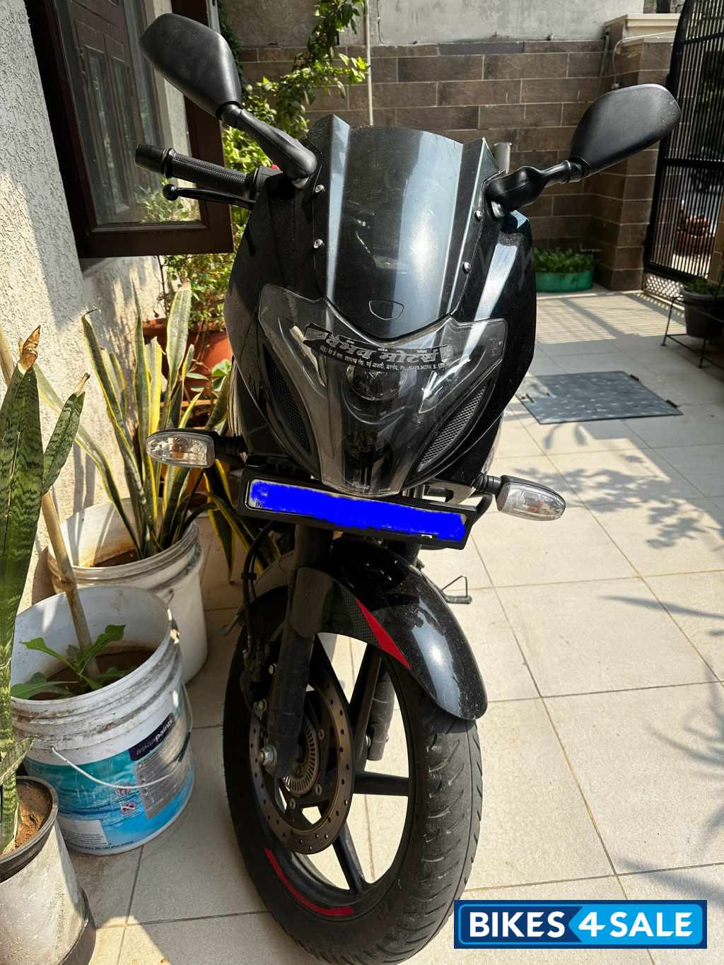 Bajaj Pulsar 220F