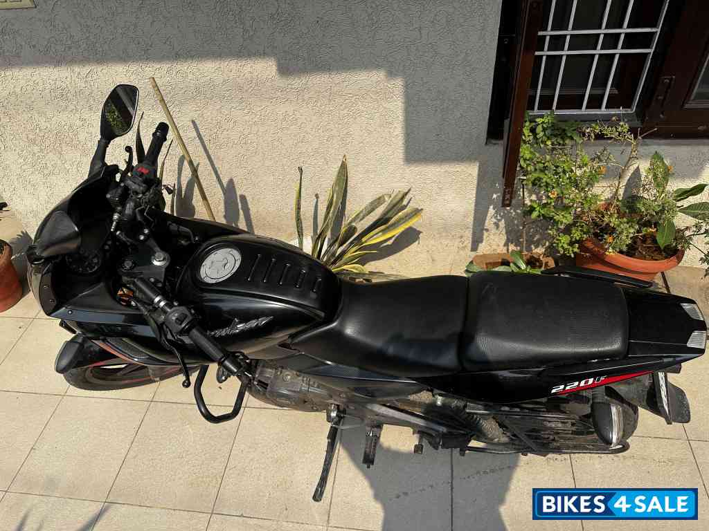 Bajaj Pulsar 220F