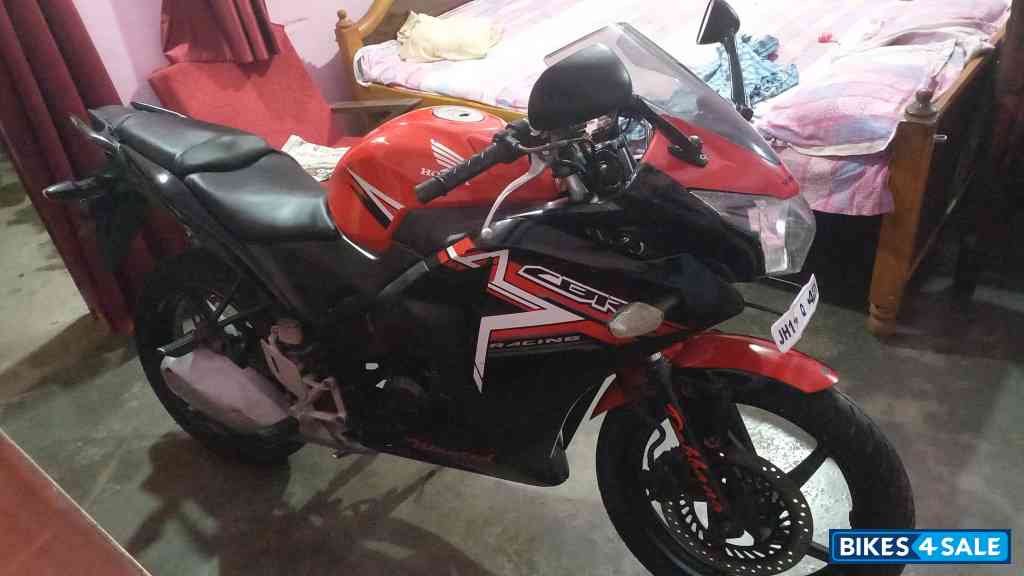 Red Honda CBR 150R