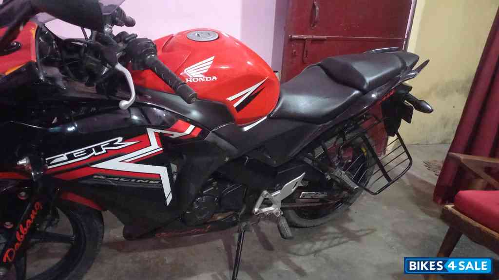Red Honda CBR 150R