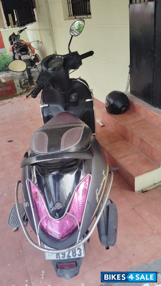 Black Yamaha Fascino S