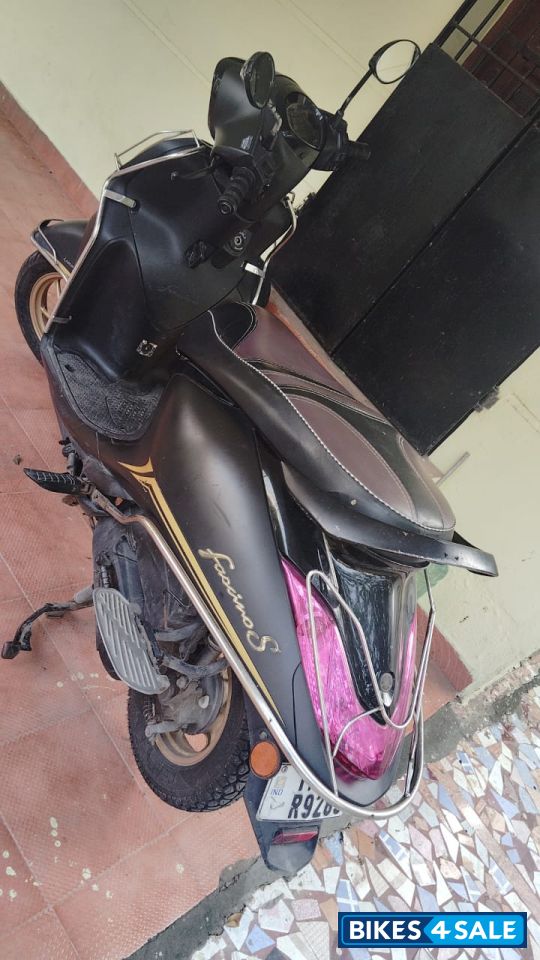 Black Yamaha Fascino S