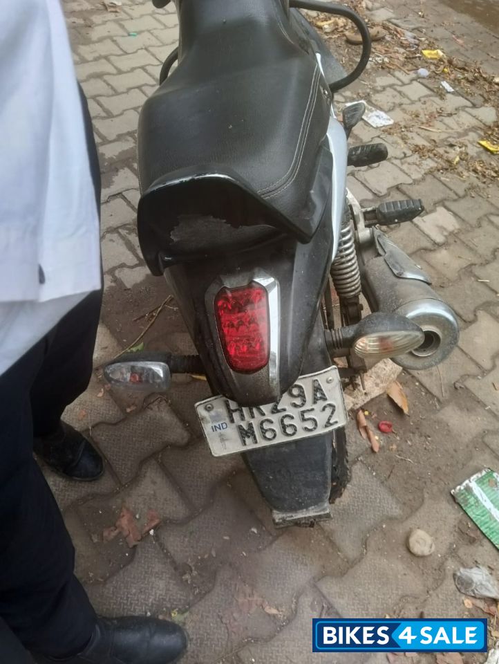 Bajaj V15