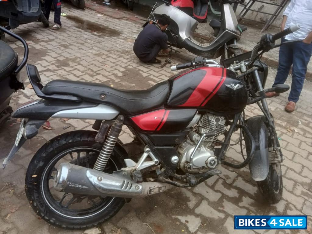 Bajaj V15