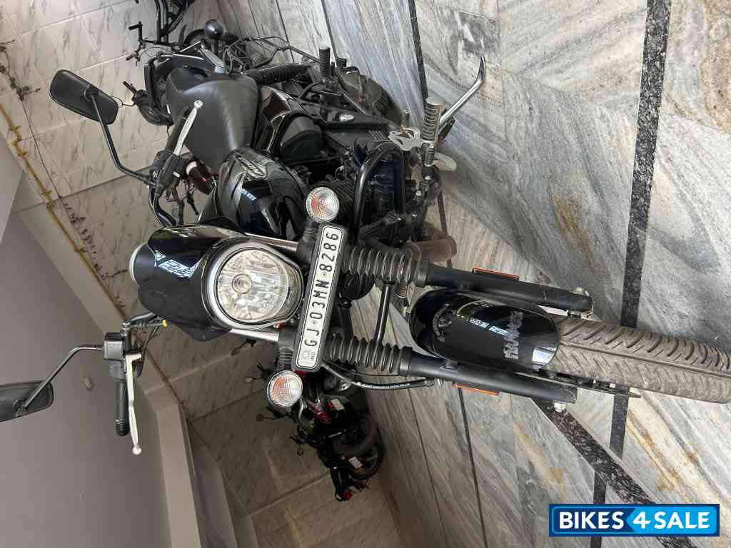 Ebony Black Bajaj Avenger Street 160