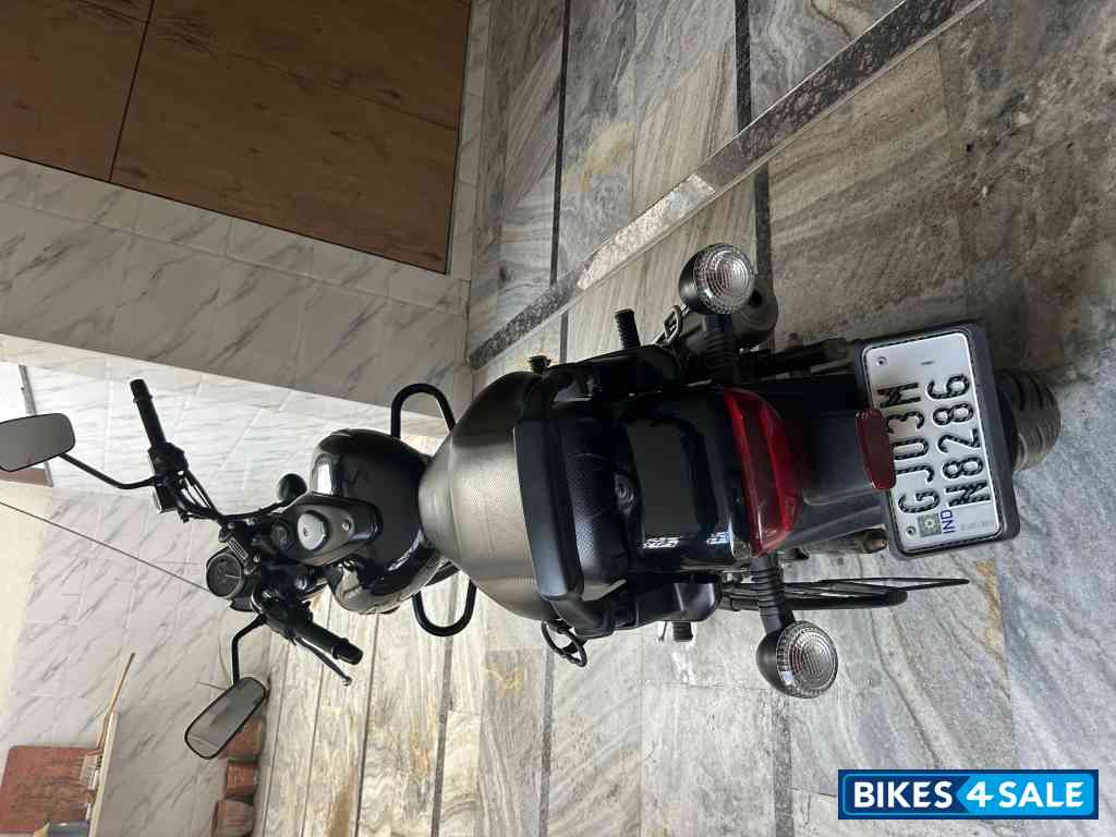 Ebony Black Bajaj Avenger Street 160