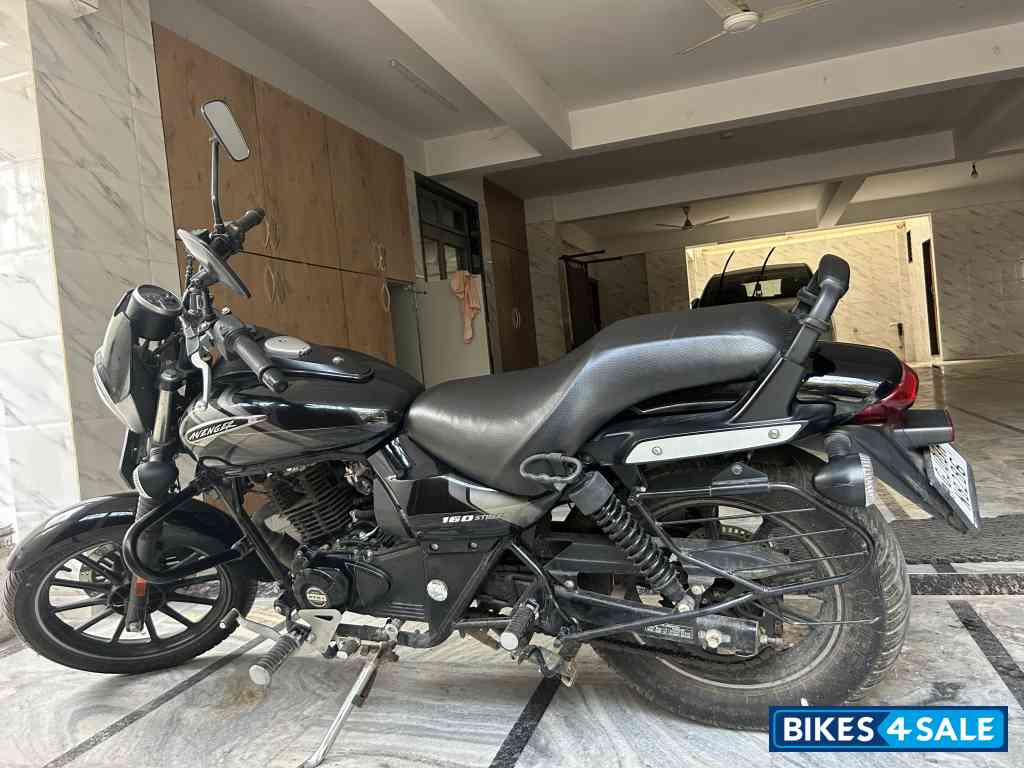 Ebony Black Bajaj Avenger Street 160