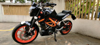 Black KTM Duke 390