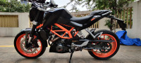 Black KTM Duke 390