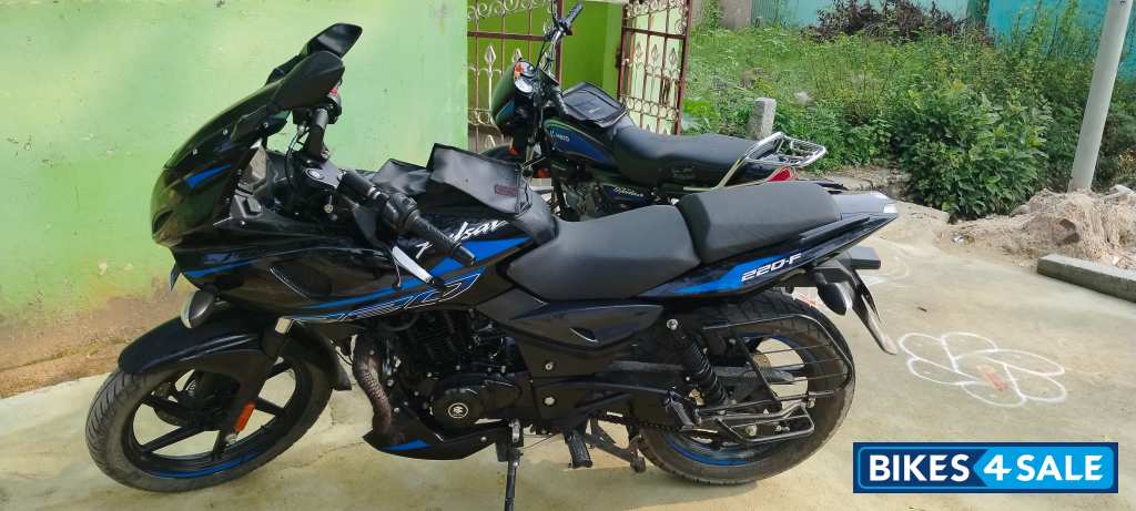 Bajaj Pulsar 220F BS6