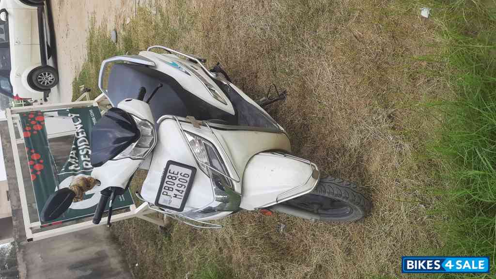 White Honda 2023 Activa 125 Disc