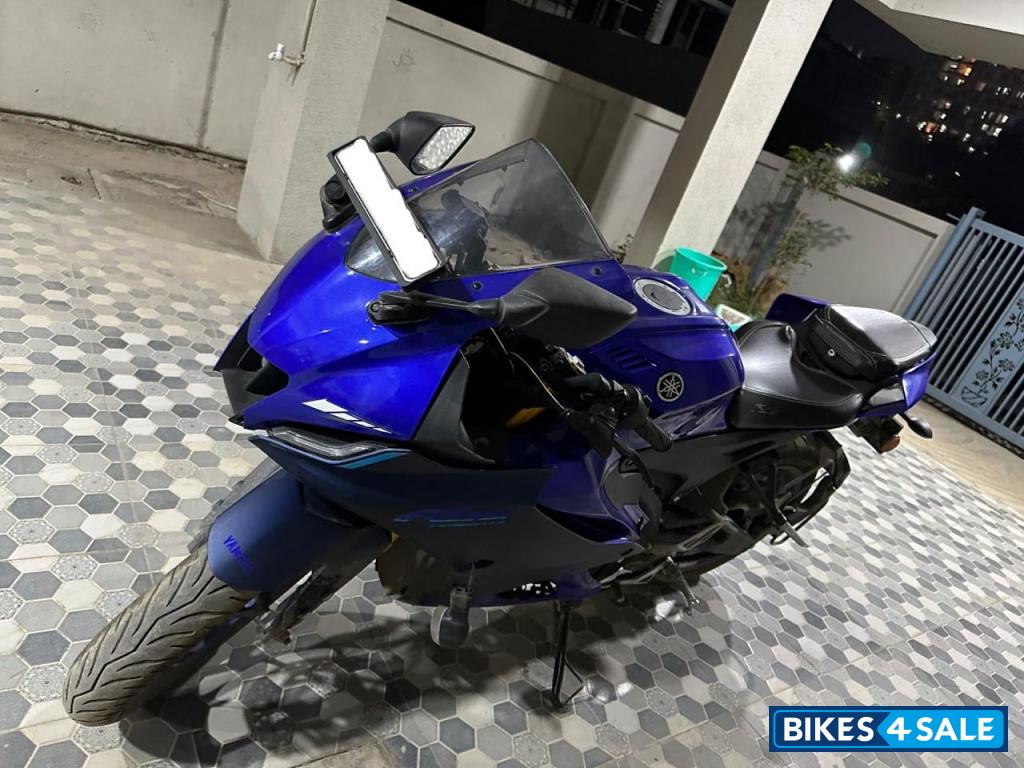 Blue Yamaha R15 V4