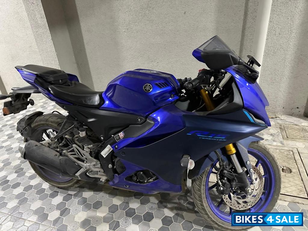 Blue Yamaha R15 V4