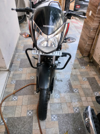 Black & Red Honda CB Shine