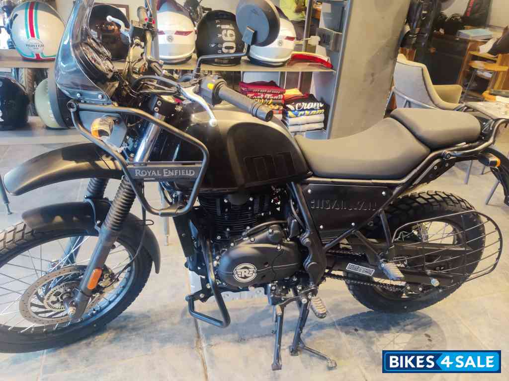 Black Royal Enfield Himalayan BS VI Black Royal Enfield Himalayan BS VI
