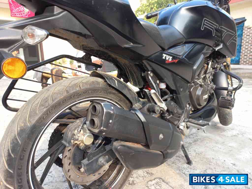 Black TVS Apache RTR 200 4V Black TVS Apache RTR 200 4V