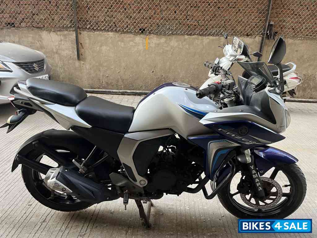 White-blue Yamaha Fazer