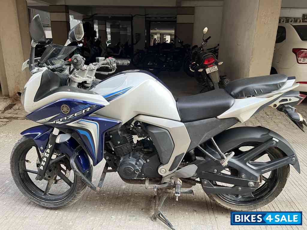White-blue Yamaha Fazer