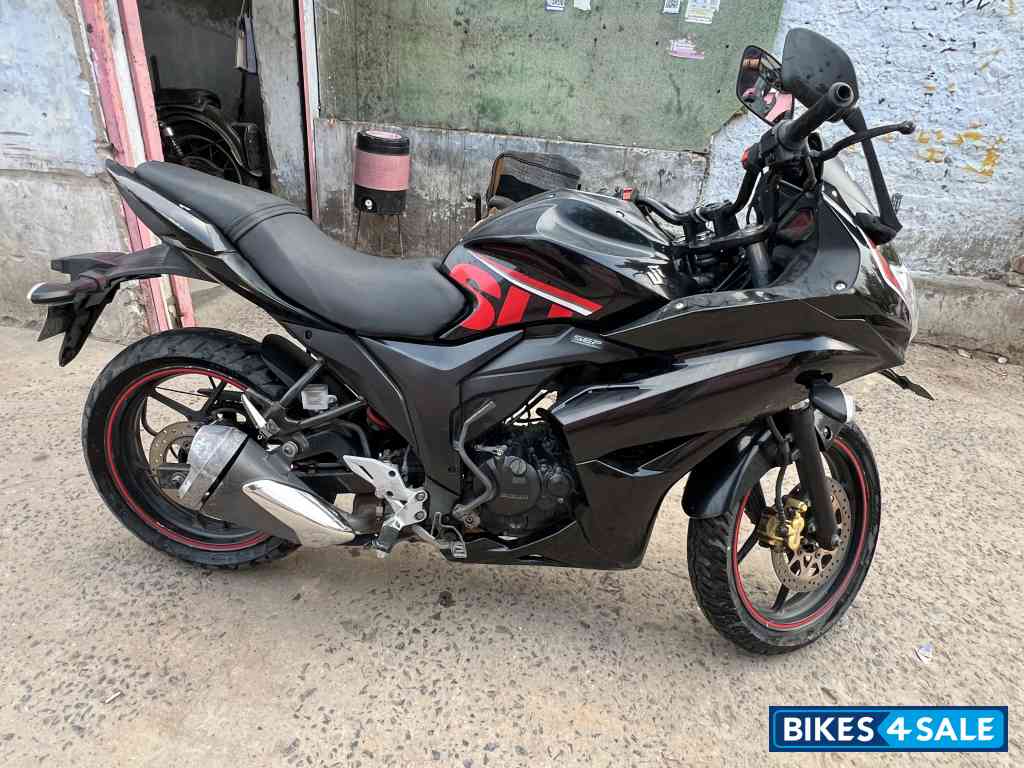Black With Red Graphics Suzuki Gixxer SF