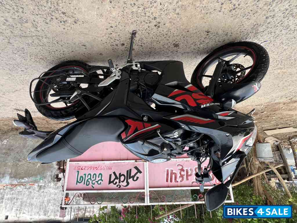 Black With Red Graphics Suzuki Gixxer SF